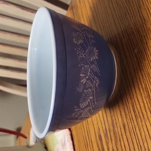 Vintage  Pyrex Mixing Bowl #401 in Colonial Mist